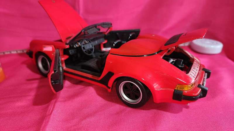 Porsche 911 Speedster (1:18) Maisto