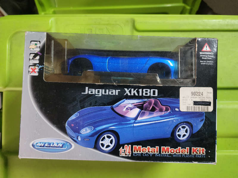 Jaguar XK180 (1:24) Welly