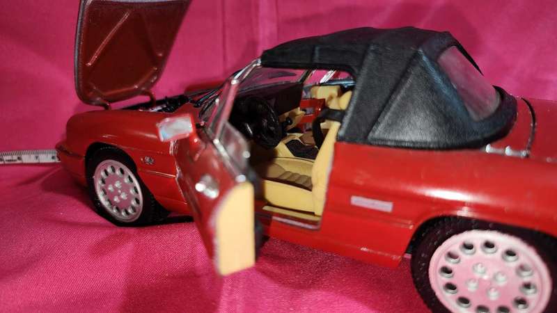 Alfa Spider (1:18) Jouef Evolotion