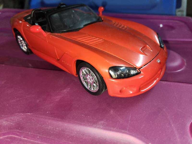 Dodge Viper  by Welly 1:18