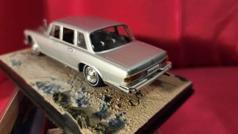 Mercedes 600    James Bond