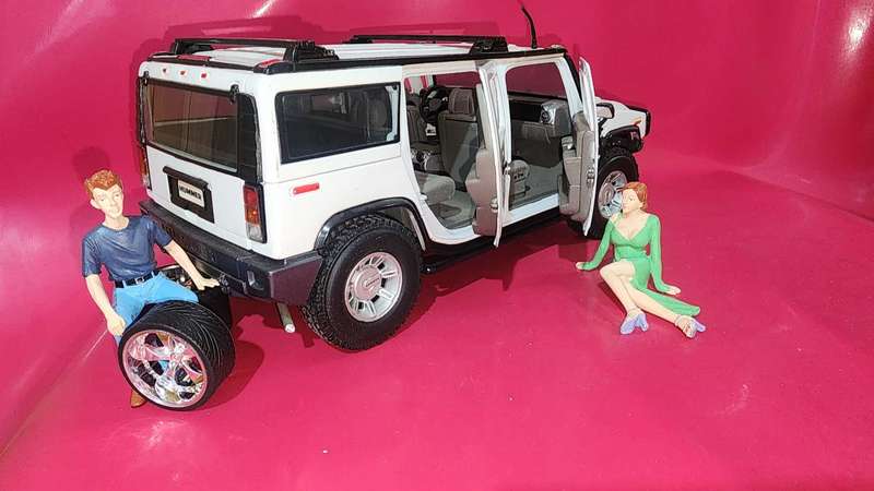 Hummer H2 (SUV) 1:18