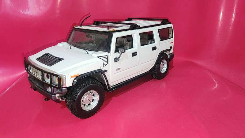 Hummer H2 (SUV) 1:18