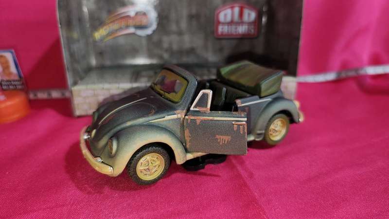 Old-Friends VW Beetle  "Maisto" { 1,43 }