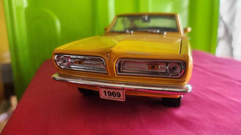 Valiant Baracuda "1:18" Plymouth Road Signature