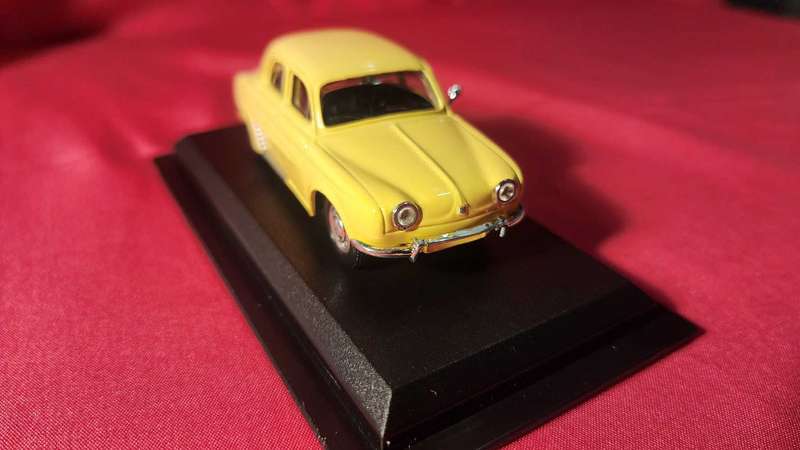 Renault Dauphine   (1:43)  Del Prado