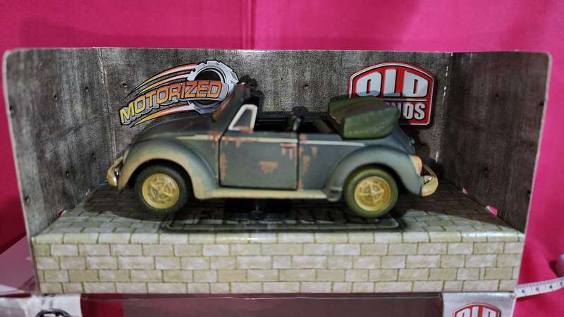 Old-Friends VW Beetle  "Maisto" { 1,43 }
