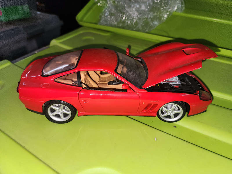 Ferrari Maranello (1:18) Maisto