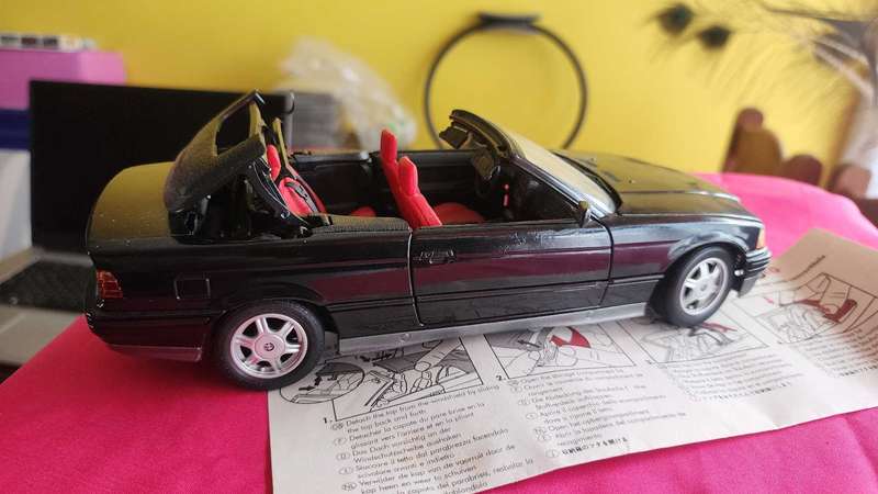 BMW 325i "E36" Convertible  Maist { 1,18 }