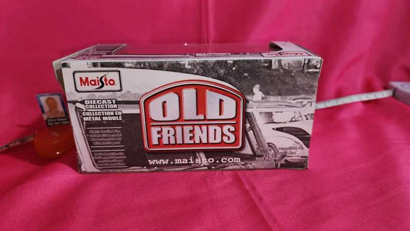 Old-Friends VW Beetle  "Maisto" { 1,43 }