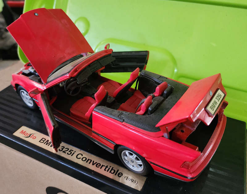BMW 325 i  "Maisto"   (1:18)