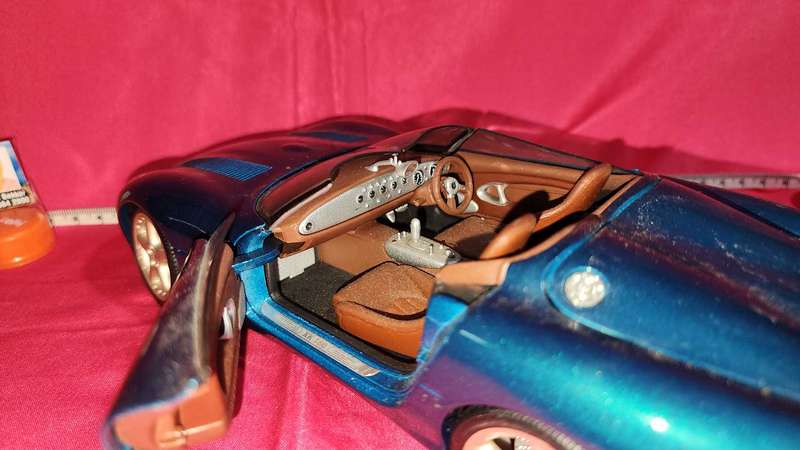 Jaguar XK 180 (1:18) Maisto