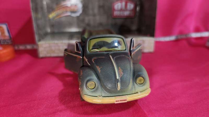 Old-Friends VW Beetle  "Maisto" { 1,43 }