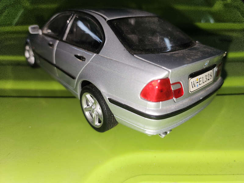 BMW 328i (e46) 1:18 Welly