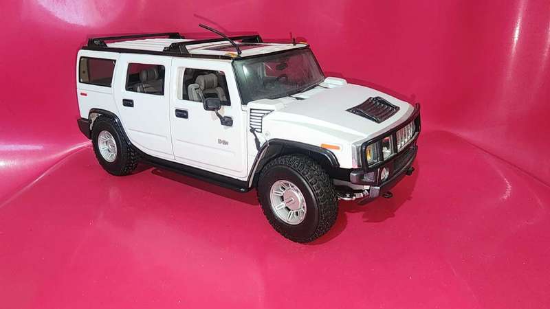 Hummer H2 (SUV) 1:18