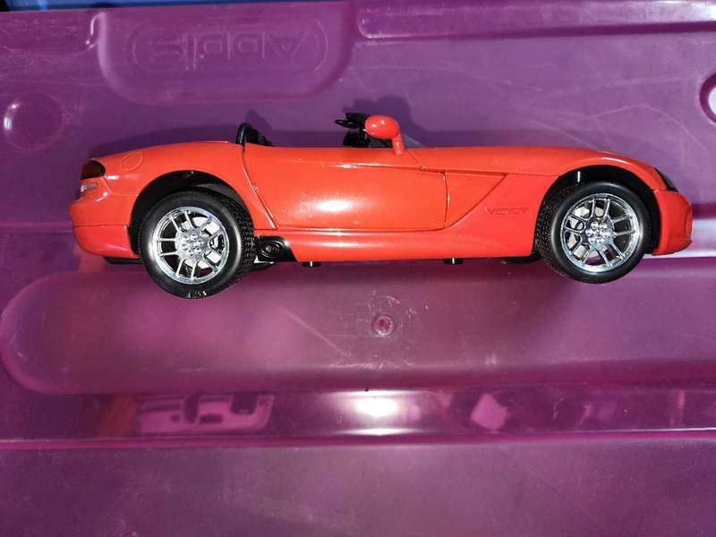 Dodge Viper  by Welly 1:18
