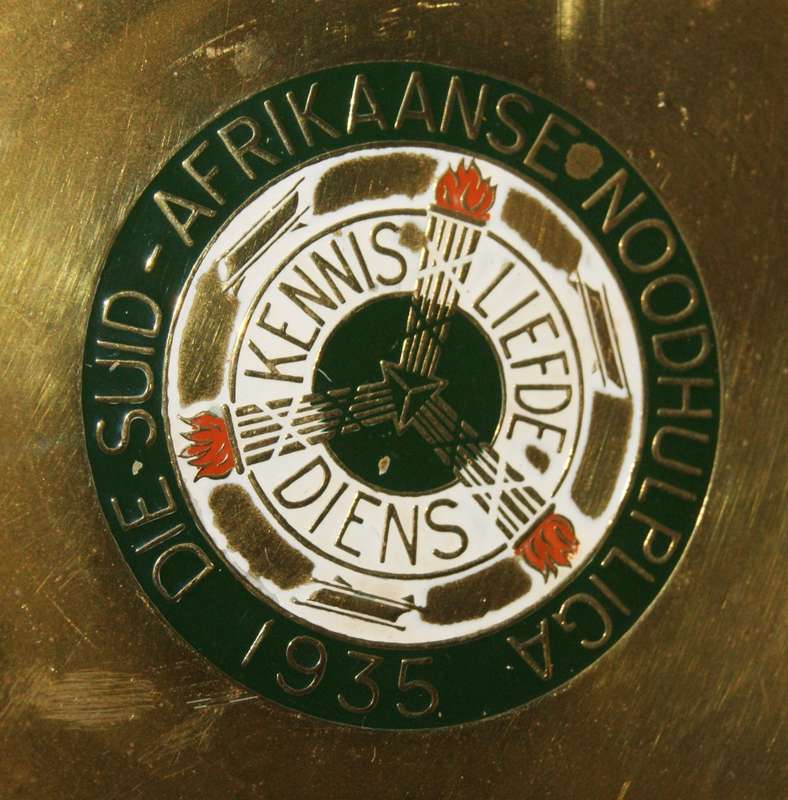 "Die Suid Afrikaanse Noodhulpliga 1935" brass ashtray