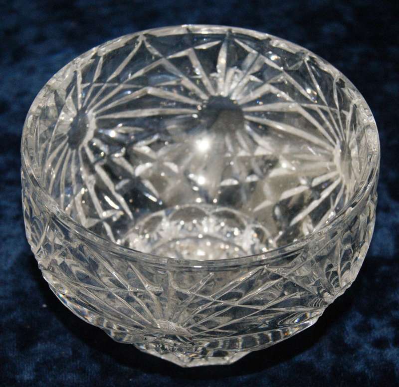 Vintage moulded glass sweet dish/ bowl