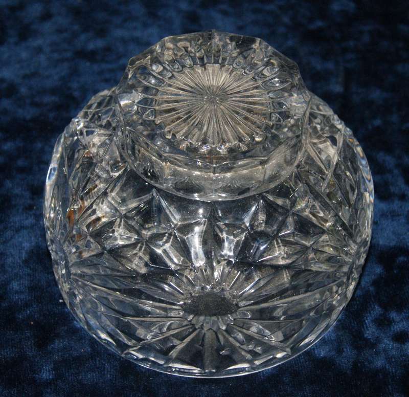 Vintage moulded glass sweet dish/ bowl