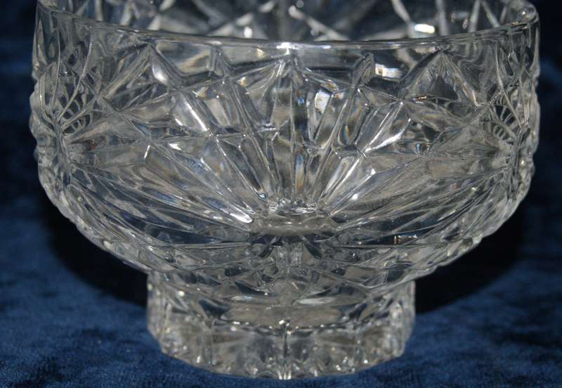 Vintage moulded glass sweet dish/ bowl