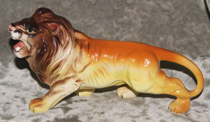 Vintage ceramic lion figurine @@ CCRRAAZZYY R1 START