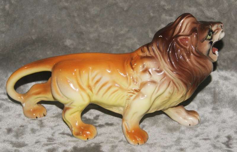 Vintage ceramic lion figurine @@ CCRRAAZZYY R1 START