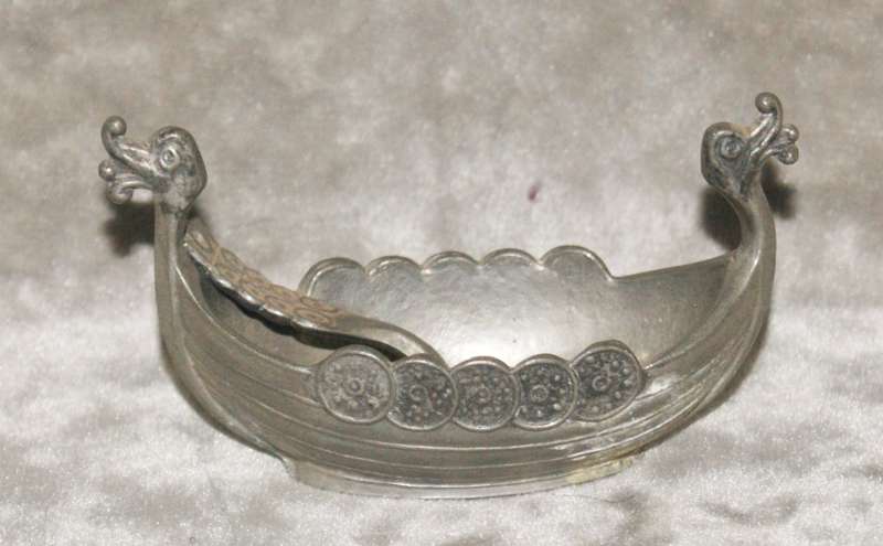 Handstopt Viking long boat open salt
