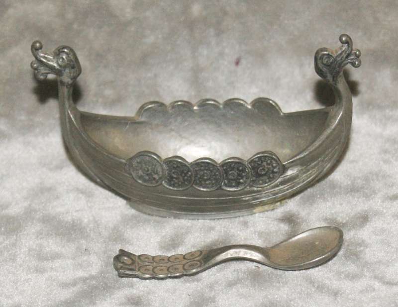 Handstopt Viking long boat open salt