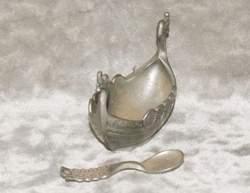 Handstopt Viking long boat open salt