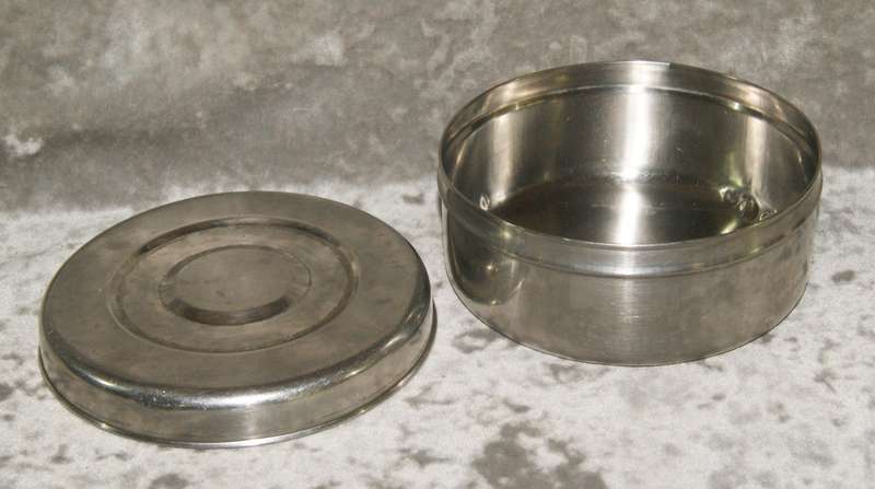 Stainless steel lidded bowl
