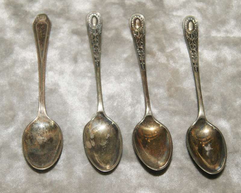 Antique EPNS egg and spoon set on holder (1 mismatched spoon)