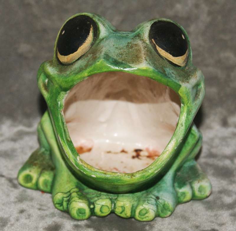 Ceramic frog shaped tea light holder