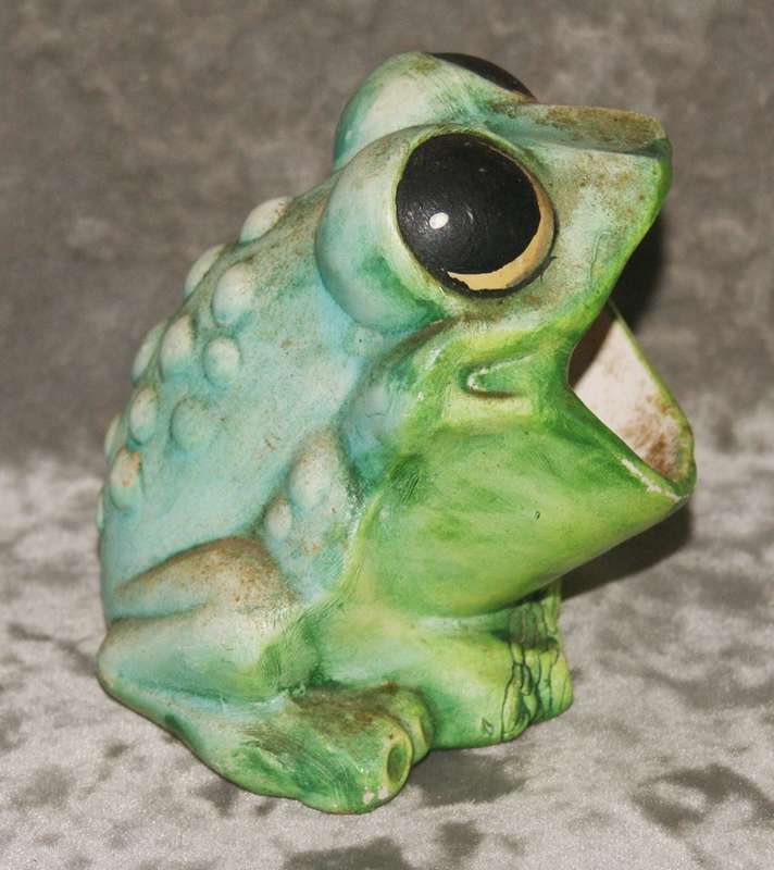Ceramic frog shaped tea light holder
