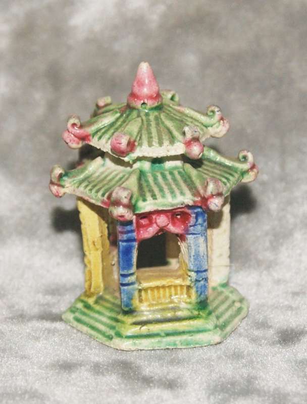 Vintage hand made stoneware oriental pagoda @@ CCRRAAZZYY R1 START