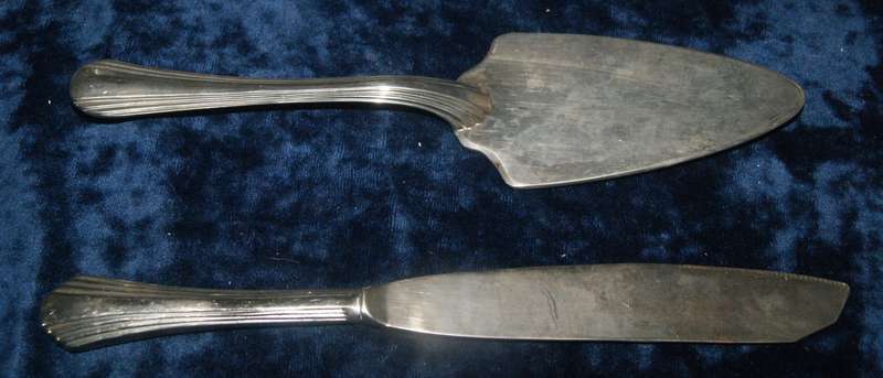 Vintage cake knife and lifter set