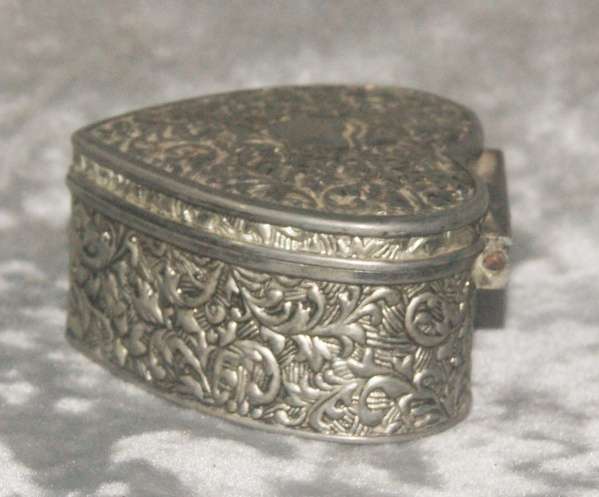 Silver plated high relief heart shaped trinket