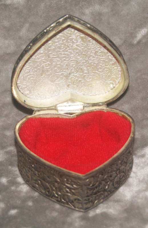 Silver plated high relief heart shaped trinket