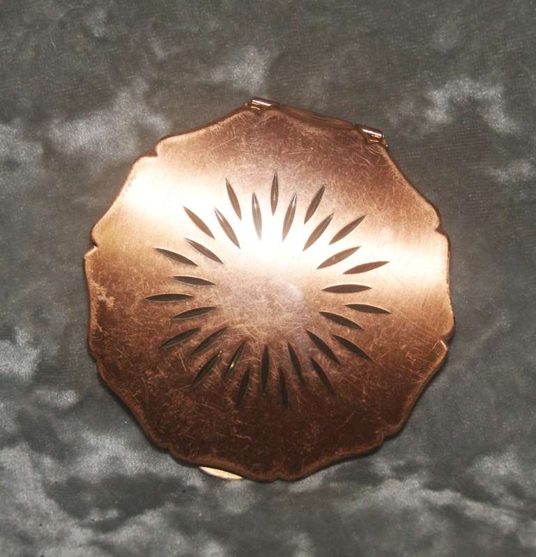Straton England powder compact