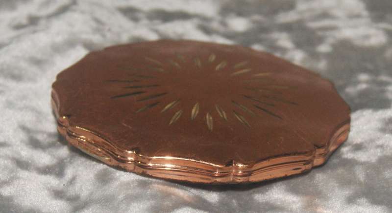 Straton England powder compact