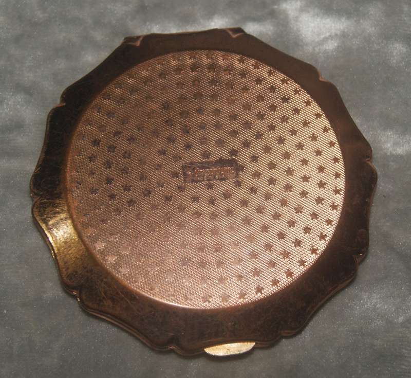 Straton England powder compact