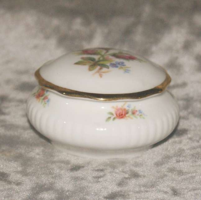 Royal Albert "Moss Rose" trinket box