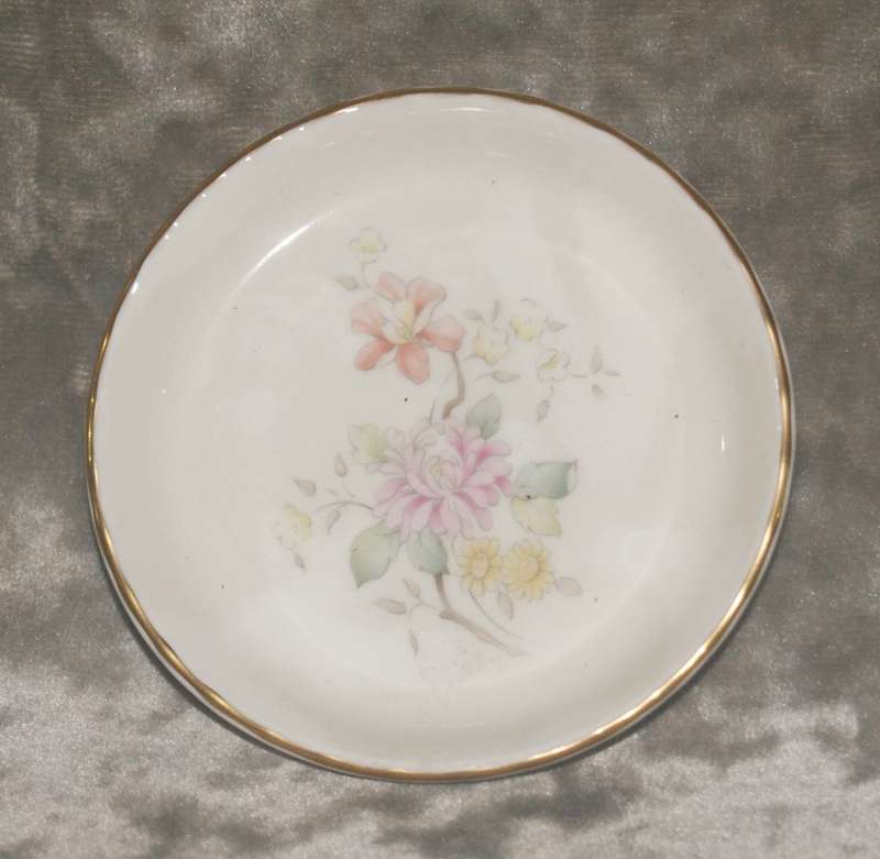 Royal Doulton Mysic Dawn pin dish (1 of 2)