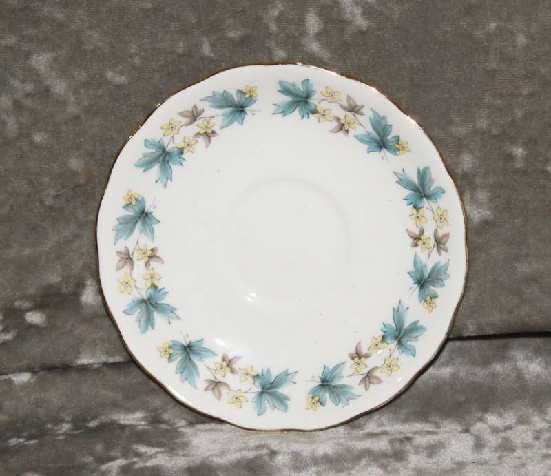 Queen Anne Blue Leaf saucer (1 of 4)