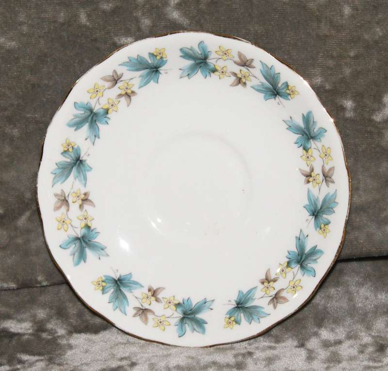 Queen Anne Blue Leaf saucer (3 of 4)