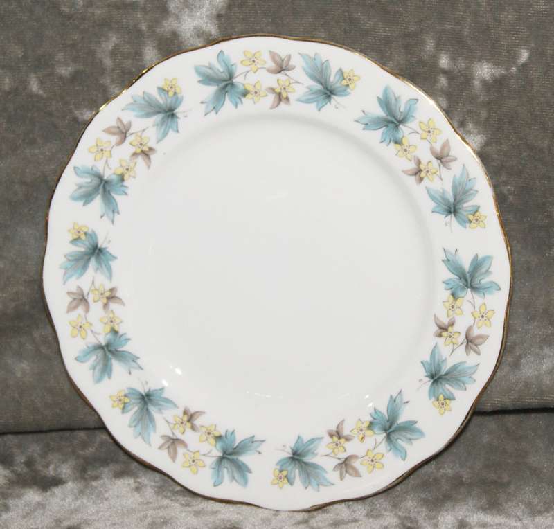 Queen Anne Blue Leaf side plate/ cake plate (4 of 5)
