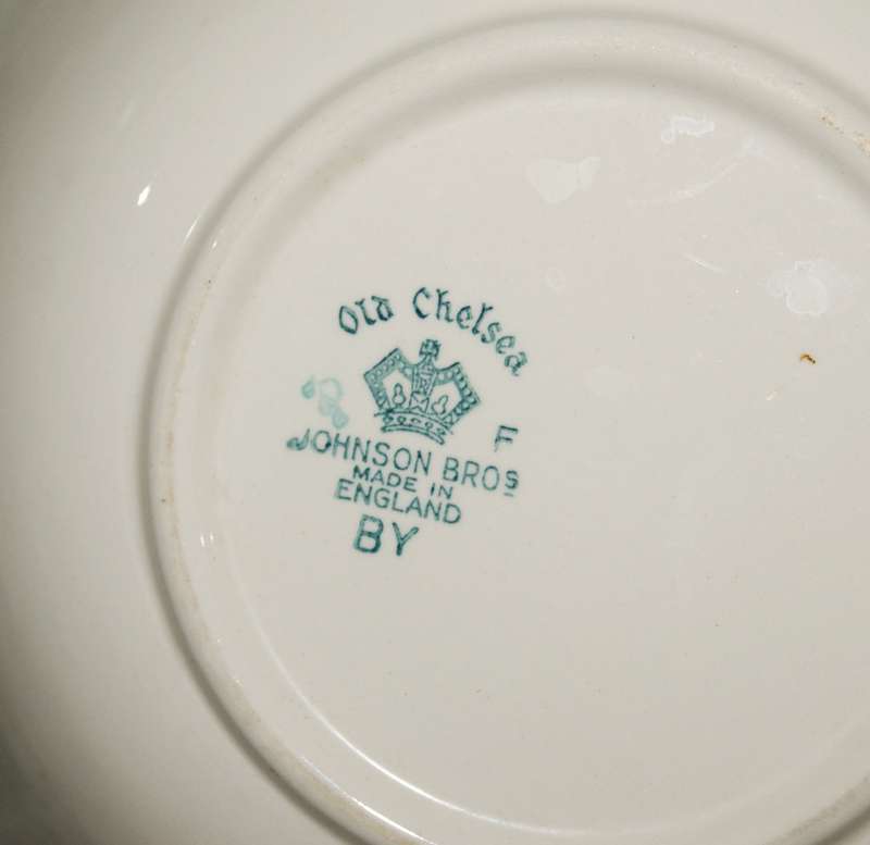 Johnson Bro's "Old Chelsea" salad/ dessert serving bowl