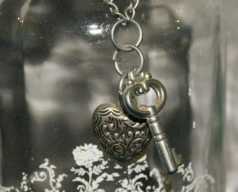 2x Vintage rose decanters with crystal stoppers