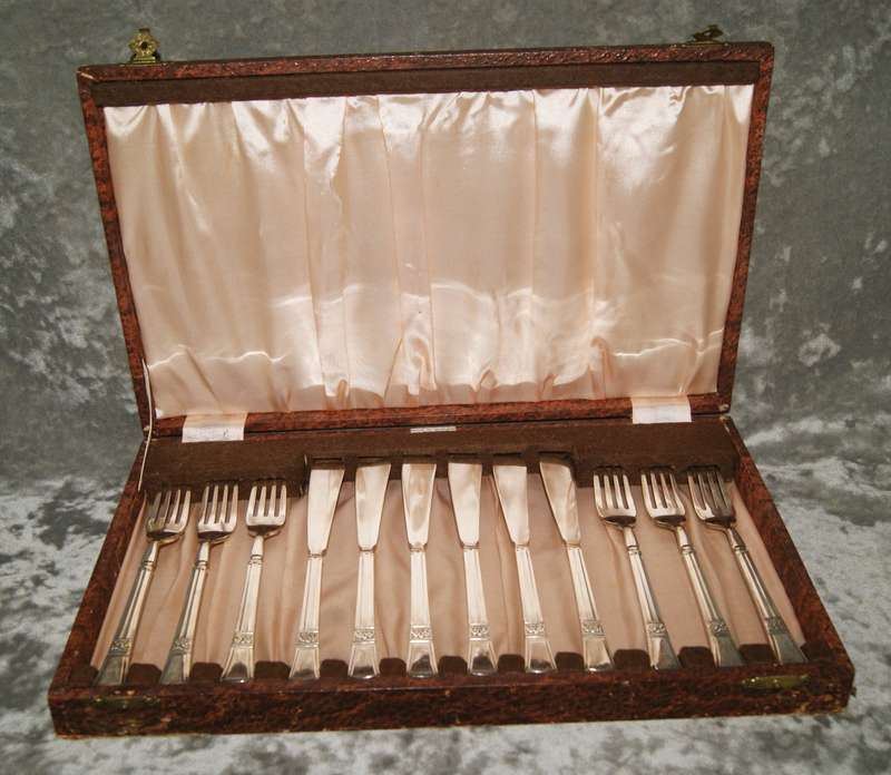 Vintage EPNS fish set in original box