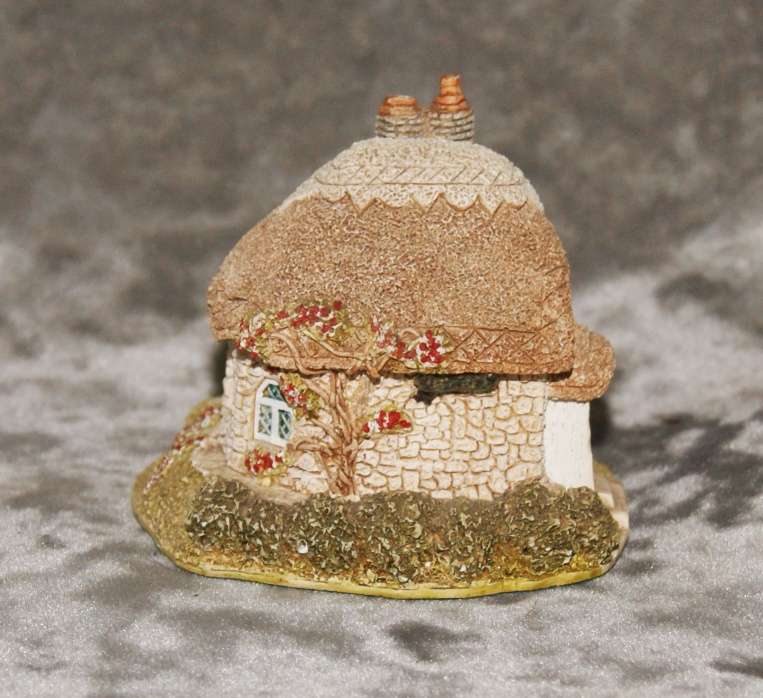 Lilliput Lane "Chine Cot" in original box