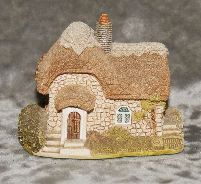 Lilliput Lane "Chine Cot" in original box